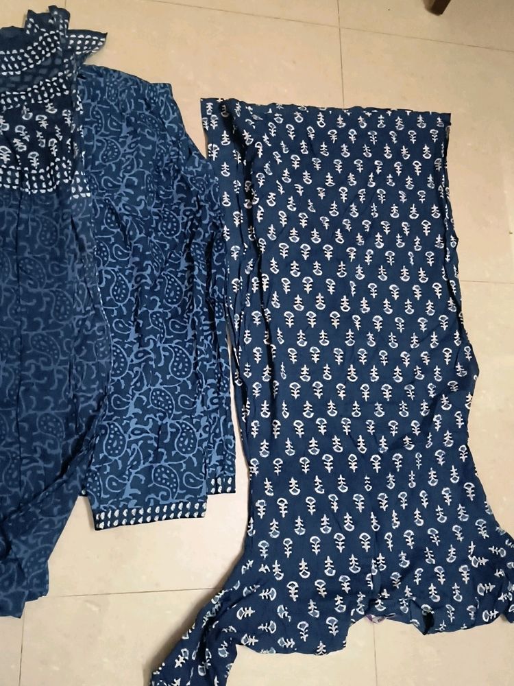 Blue printed Cotton Straight Kurta With Palazzo