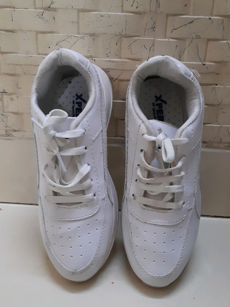 School Shoes Air White Sneakers ( UK 4)