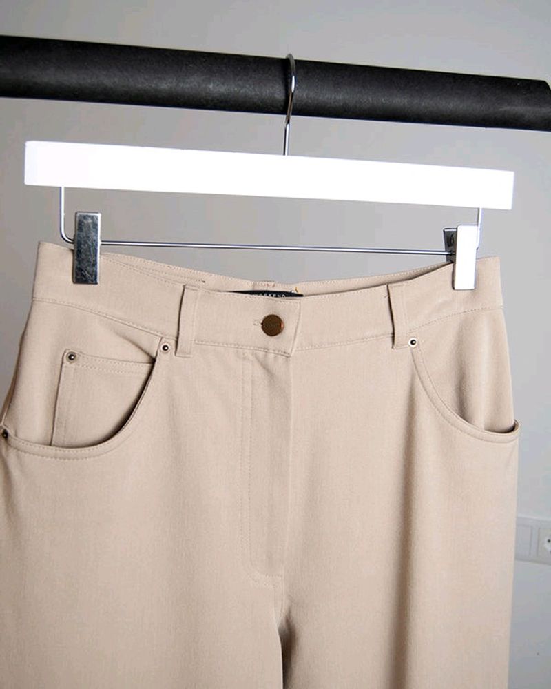 beige women capri pants