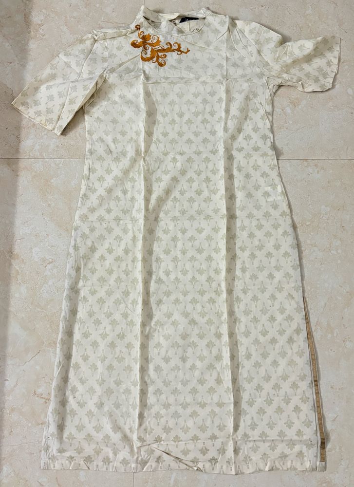 Ajio Buttoned Neck Kurta