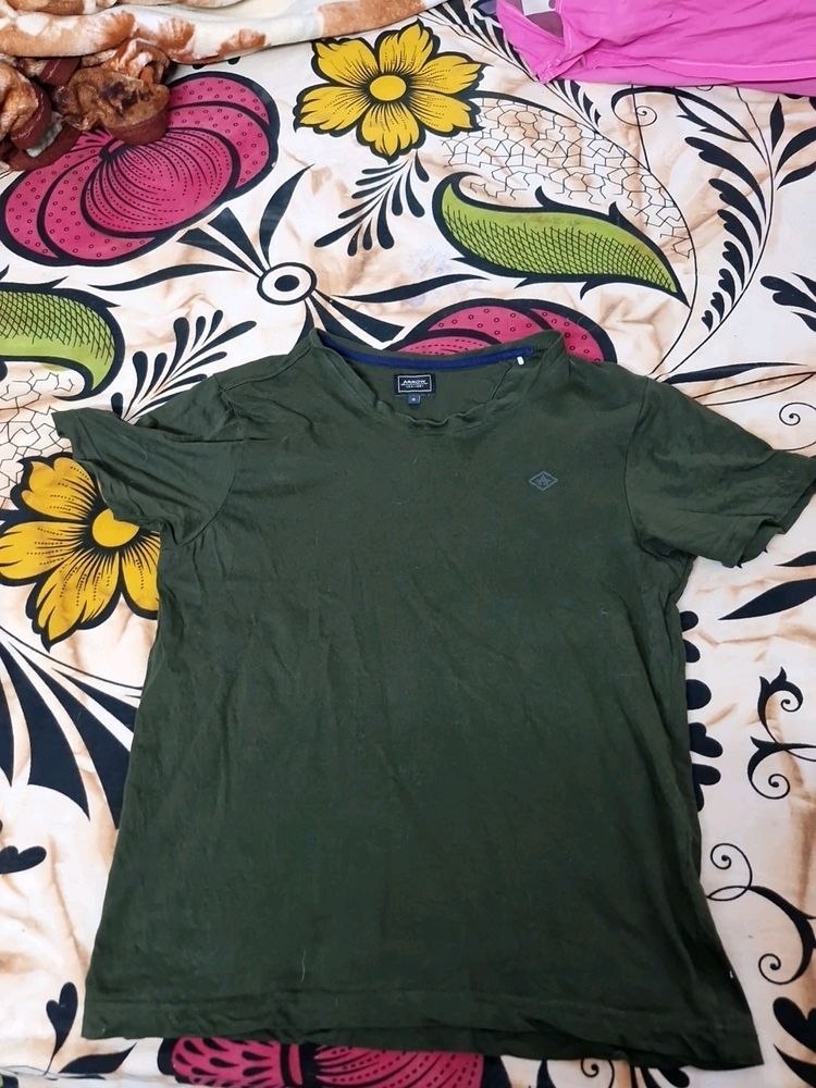 Good Olive Green T-shirt For Casual .