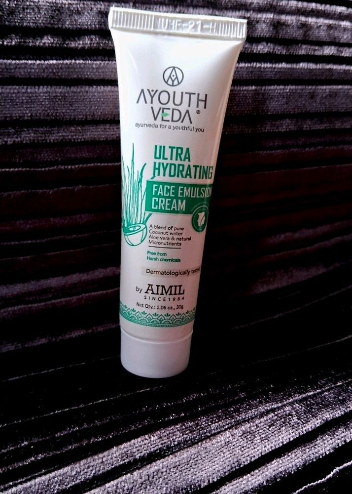 Ayouth Veda Ultra Hydrating Face Emulsion Cream