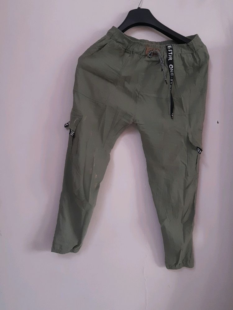 Amazing Green Track Pant With Pockets / Cargo