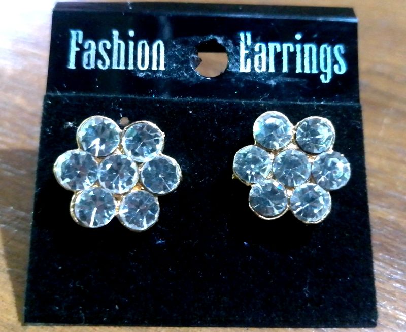 Flower Shaped Earrings With White Stone