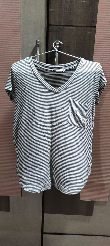 women white and Grey striped T shirt