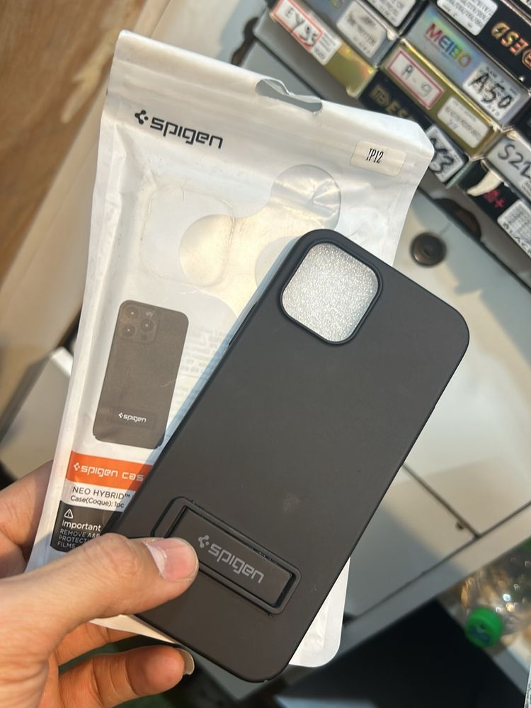 Iphone 12 Case ( Spigen )