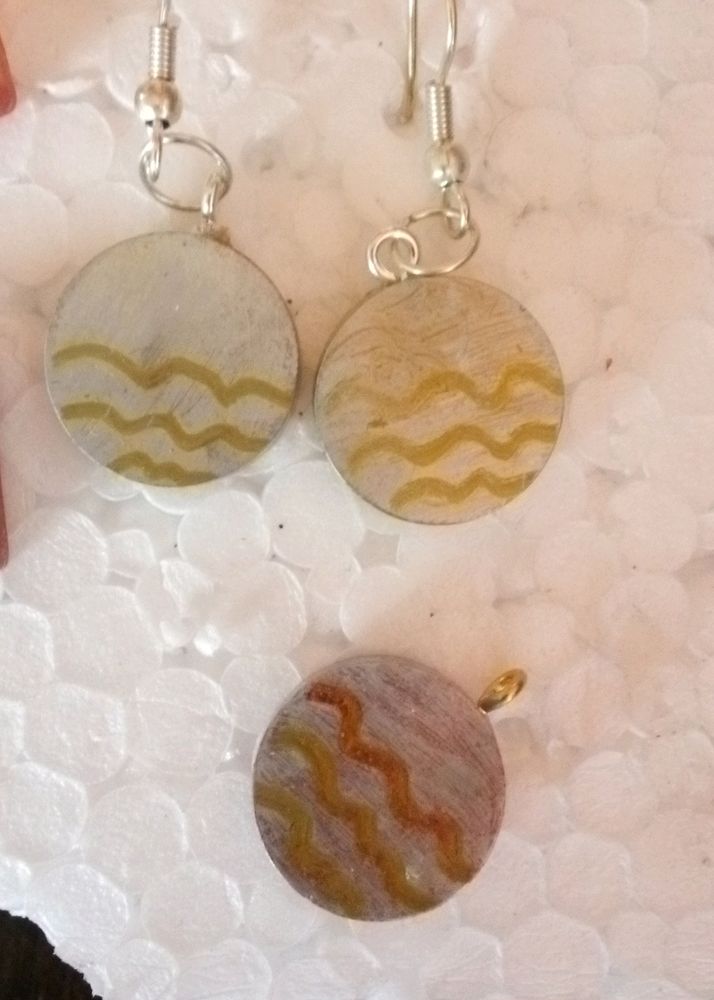 Resin Earing With Pendent