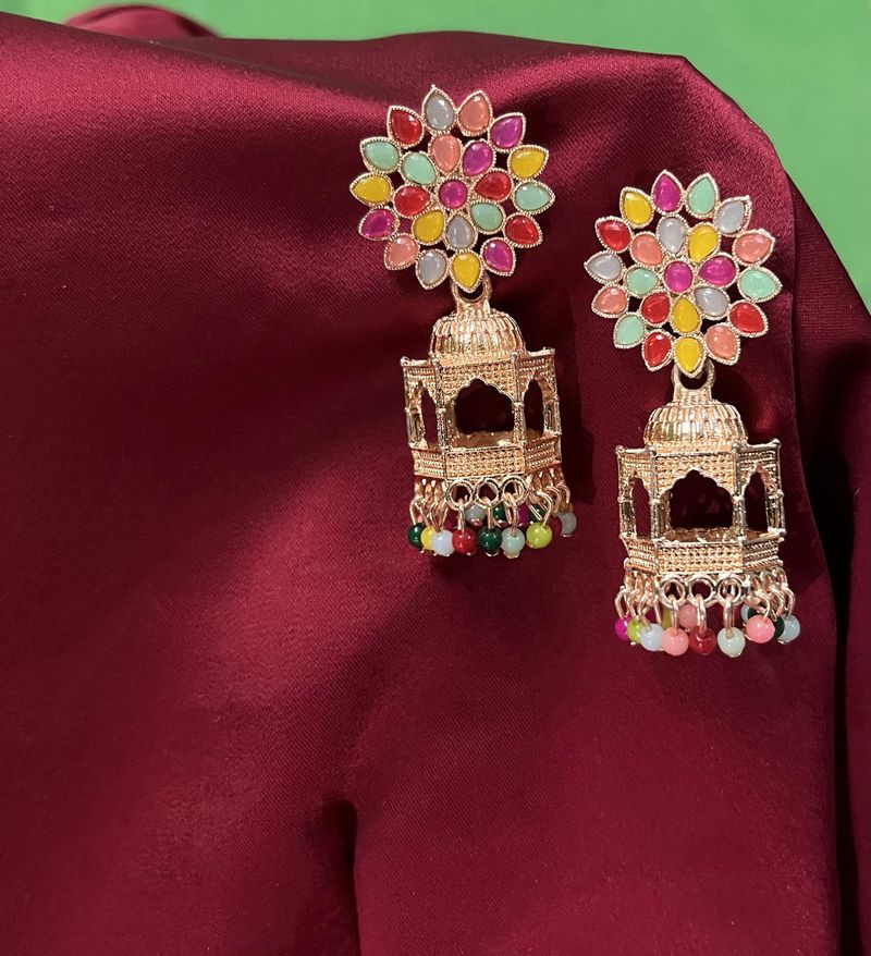 ⬇️price drop ⬇️Multi Temple Earring