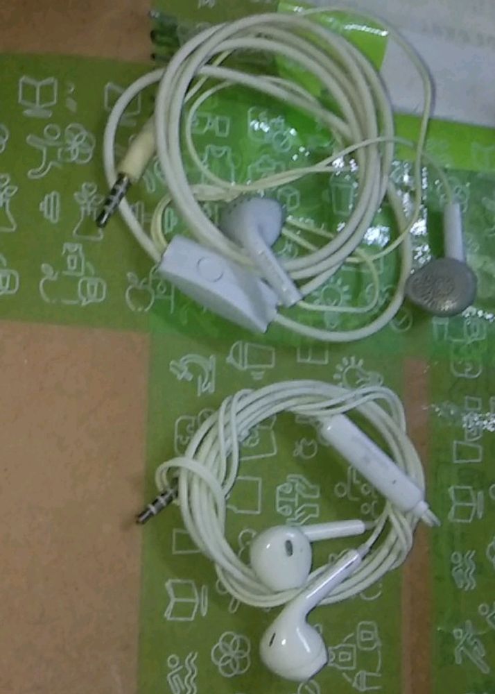 2 Earphones Combo