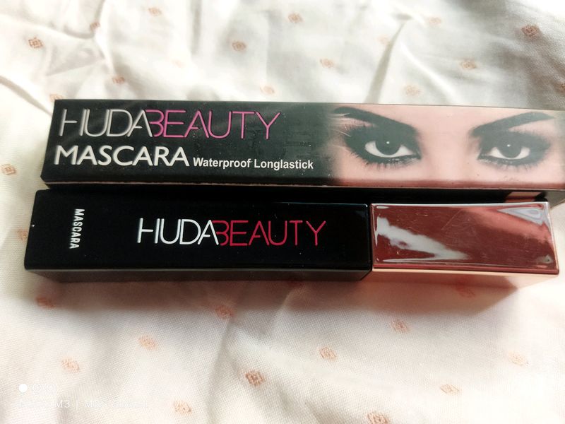 Huda Beauty Eyeliner, Mascara, Compact & Green Tea Primer