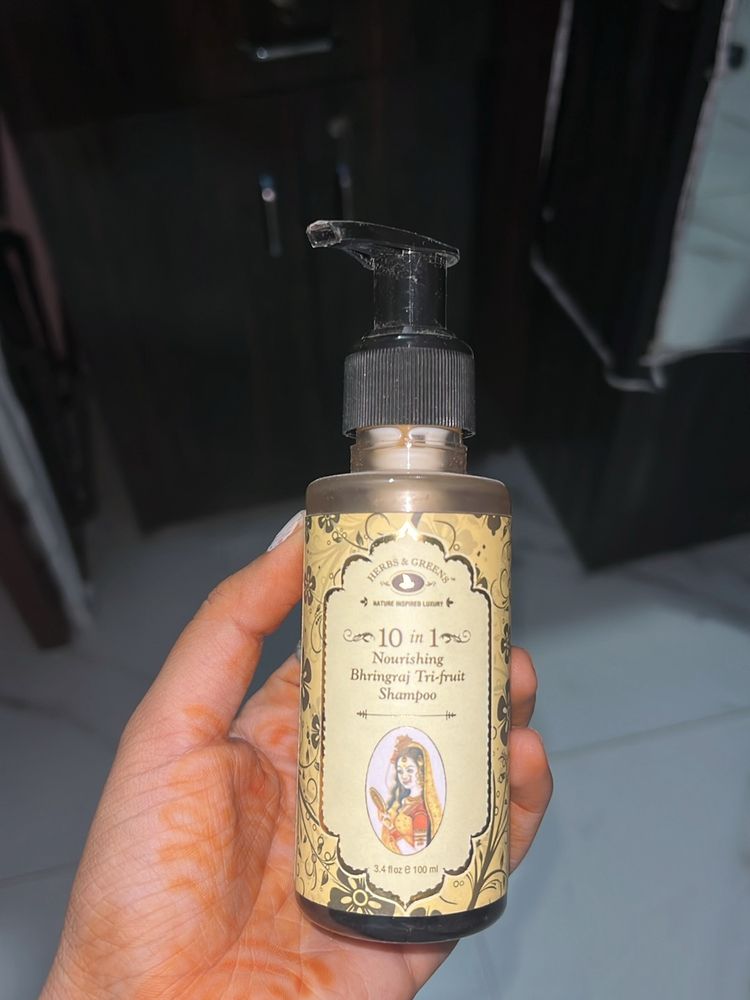 Hersbs And Greens Bringraj Shampoo