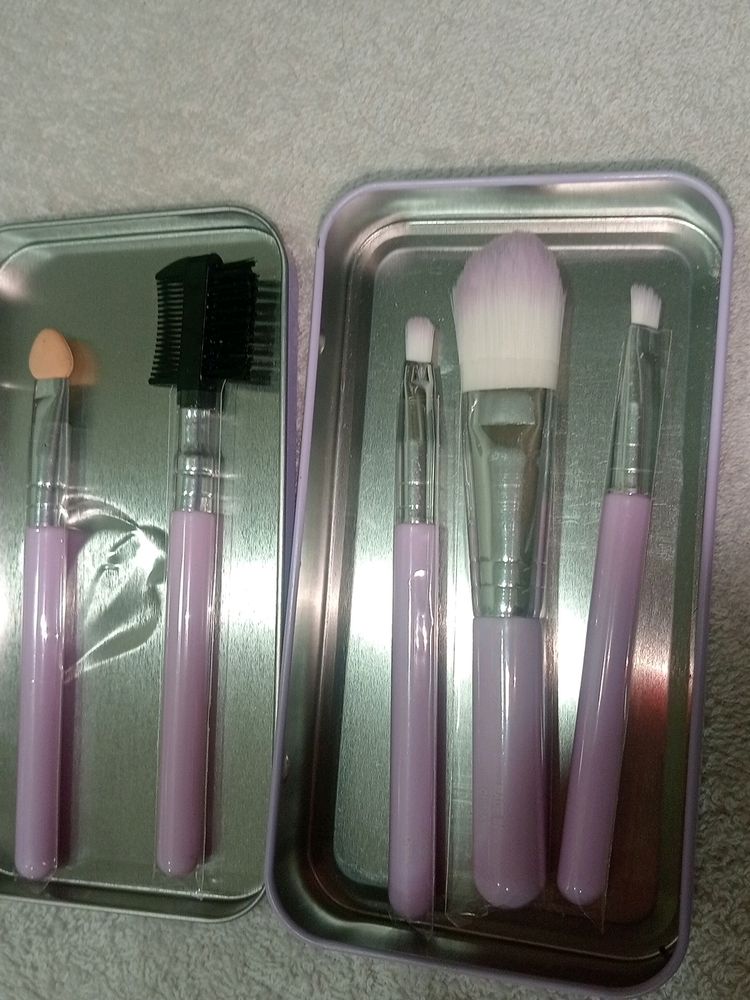 Makeup Brush Set Of 5 With Tin Box