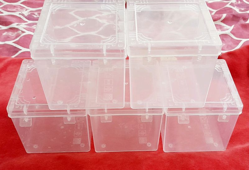 Free Small Box with 6 Plasticbox