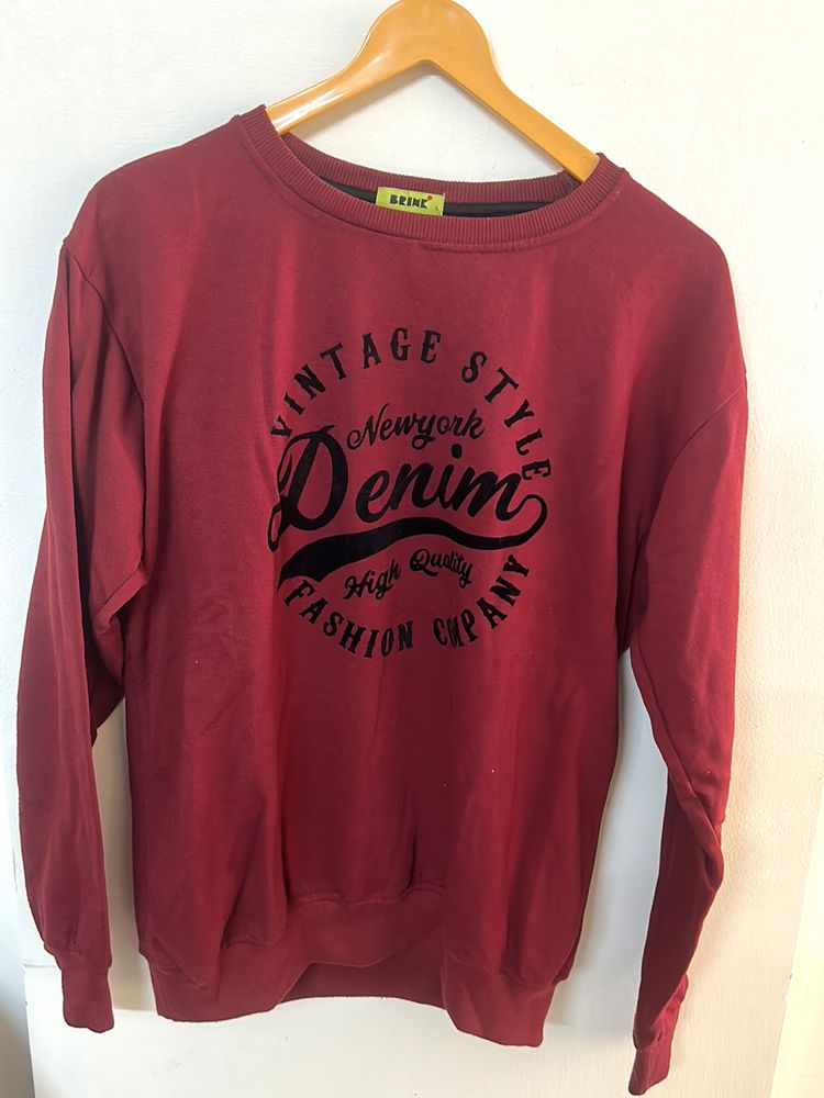 Men Maroon Sweatshirt L size.