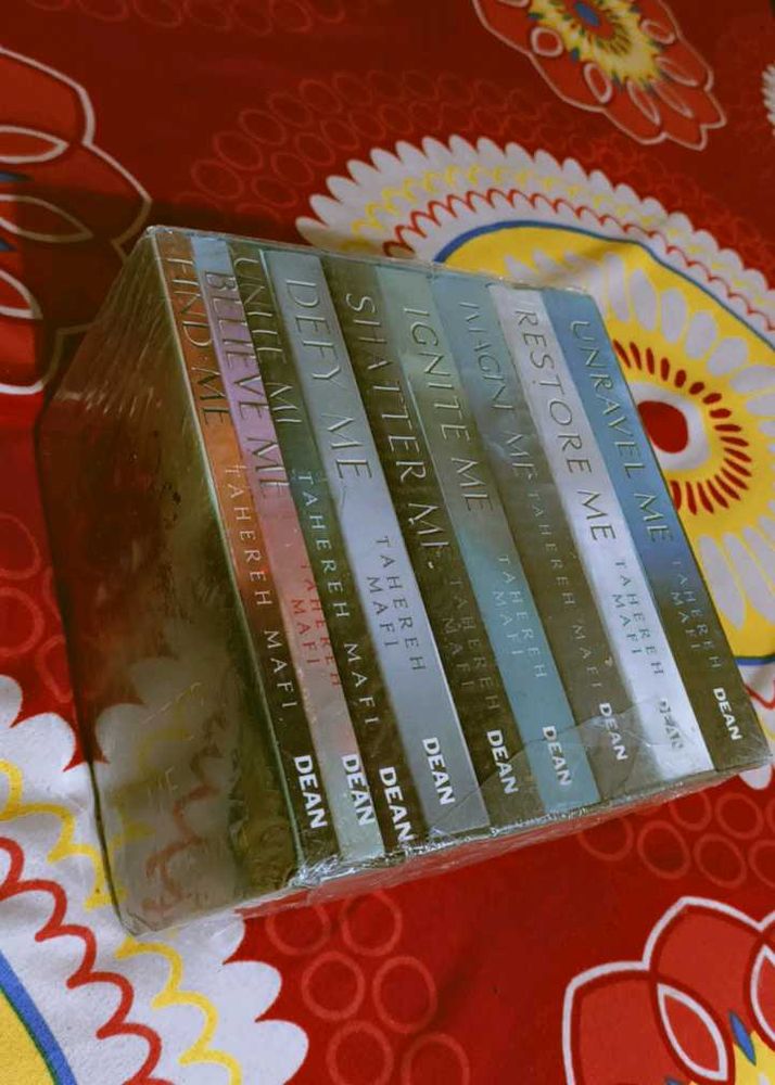 Shatter Me Book Set