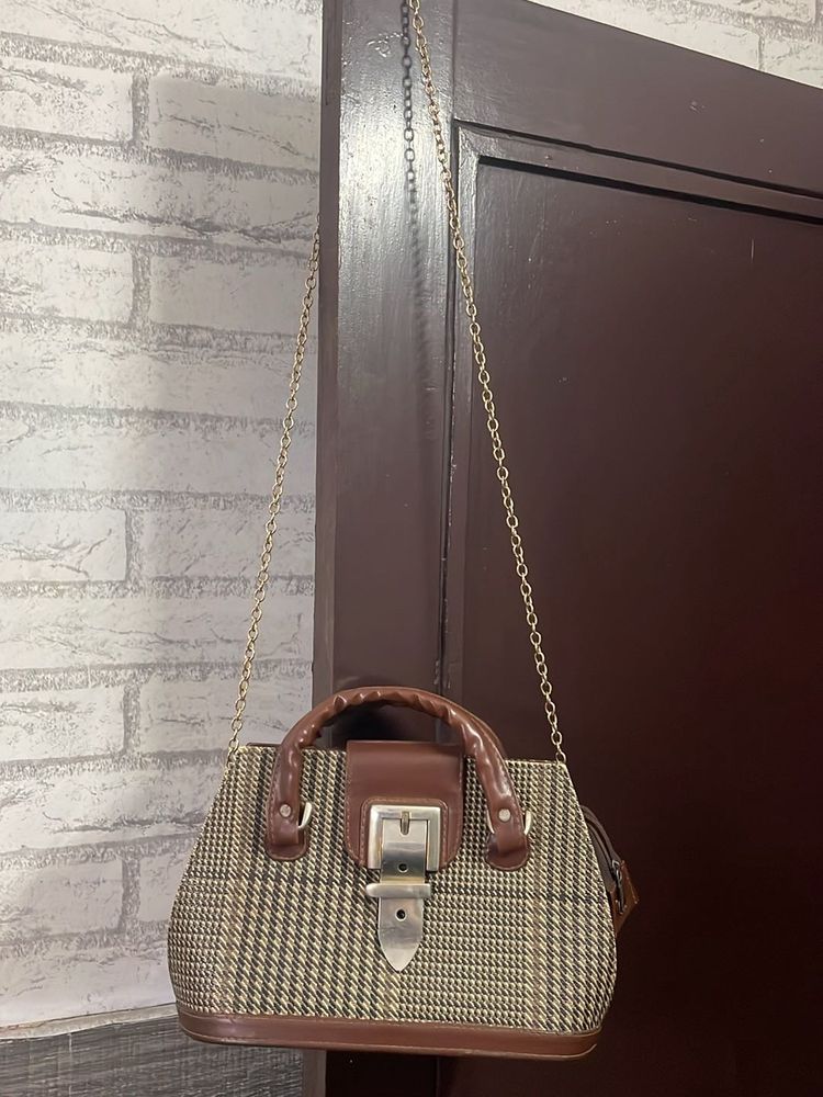 Handbag With Magnetic Close