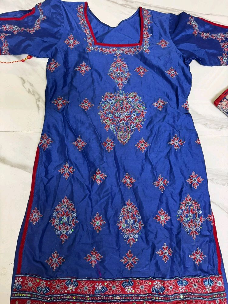 kurta top and dupatta