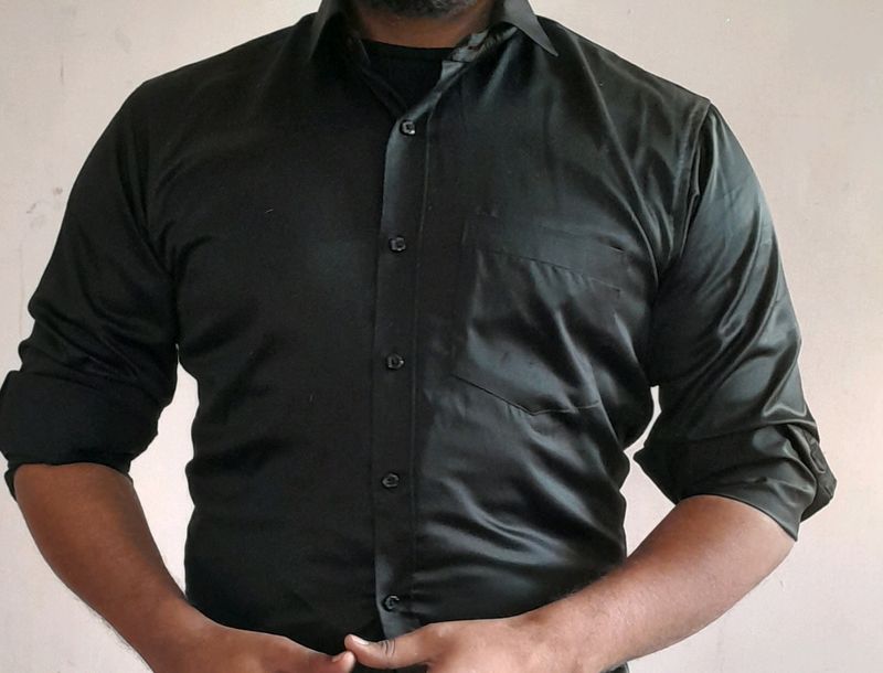 MEN SHIRT LOOK LIKE  NEW