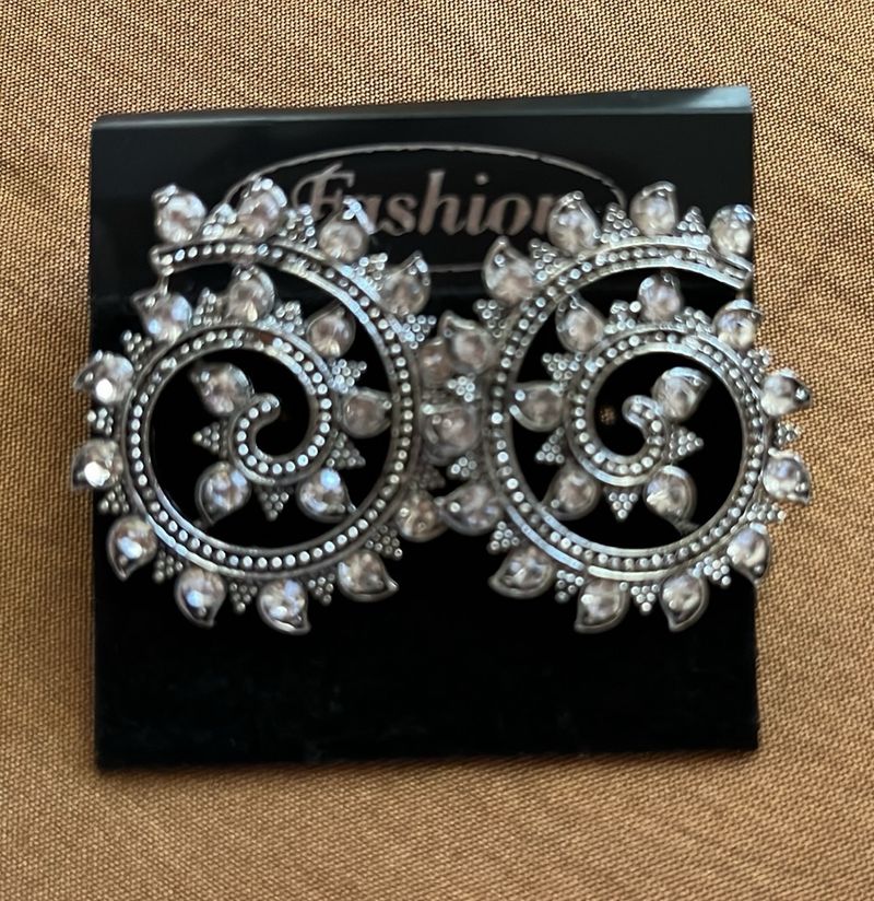 Diamond Like stud earrings