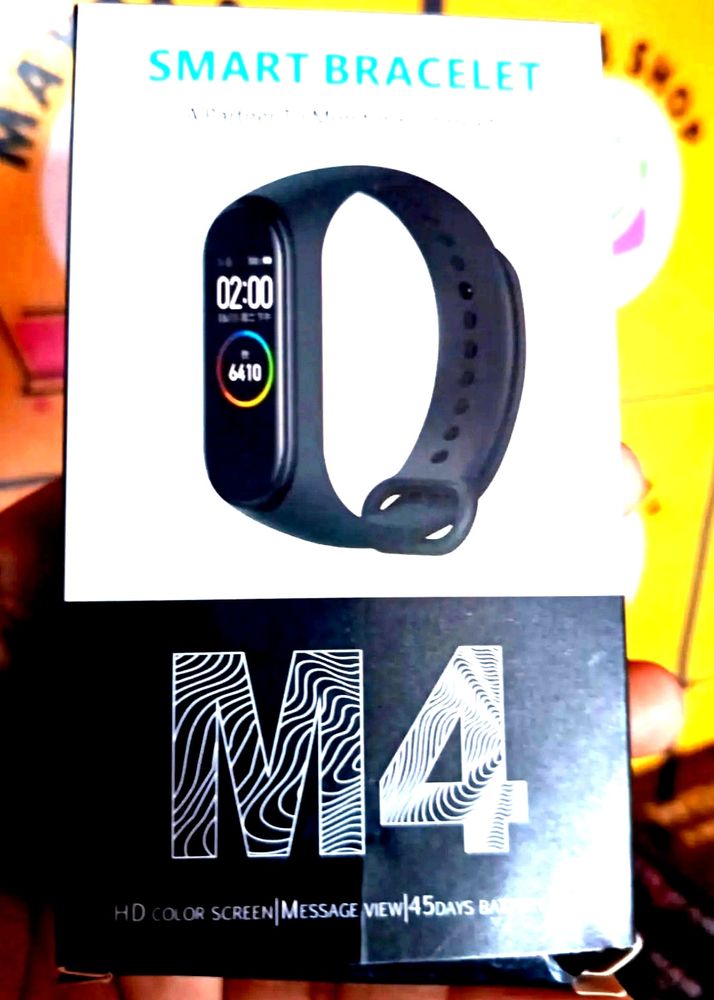 M4 Smart Fitnees Watch !