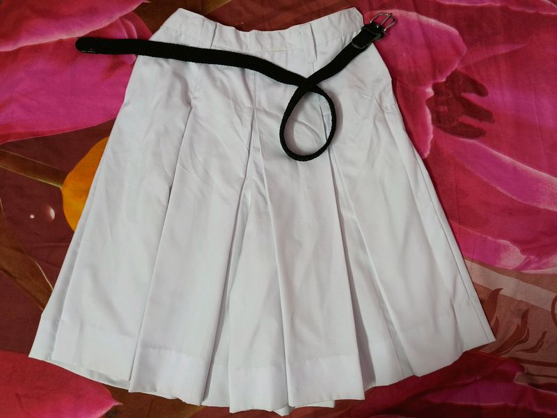 Basic Pleated White Skirt