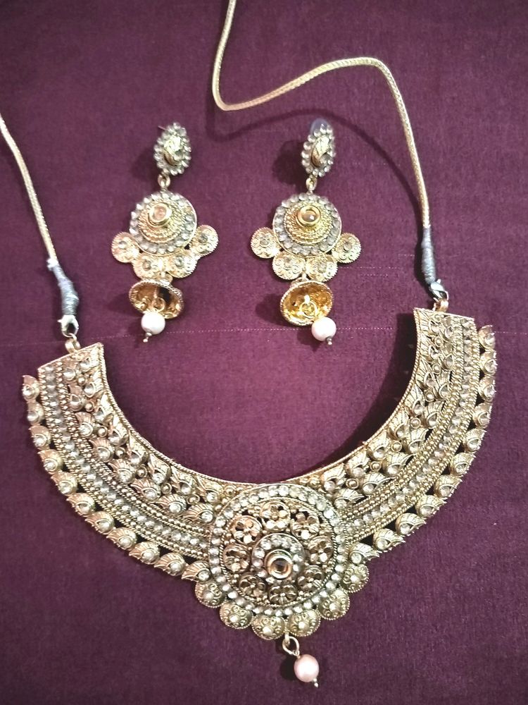 Beautiful Bridal Golden Necklace With Mangtika Onl