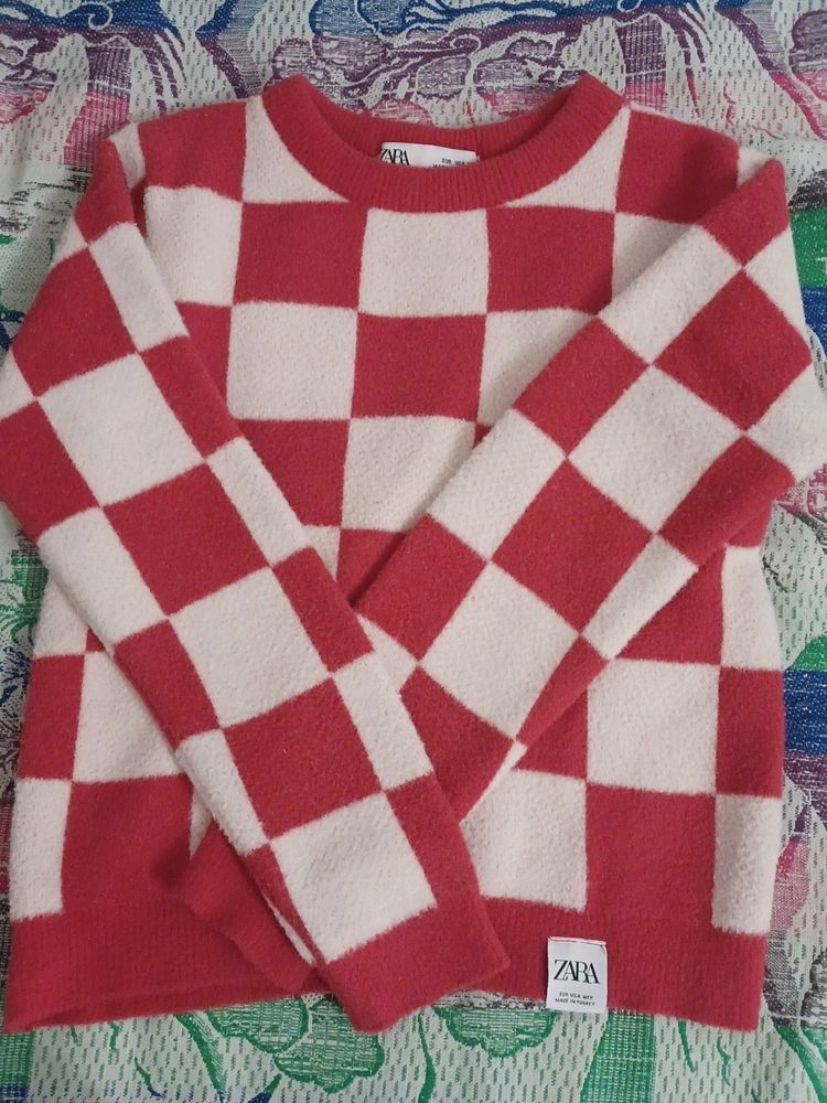 Red And Off White Sweatshirt Of Whinter Wear