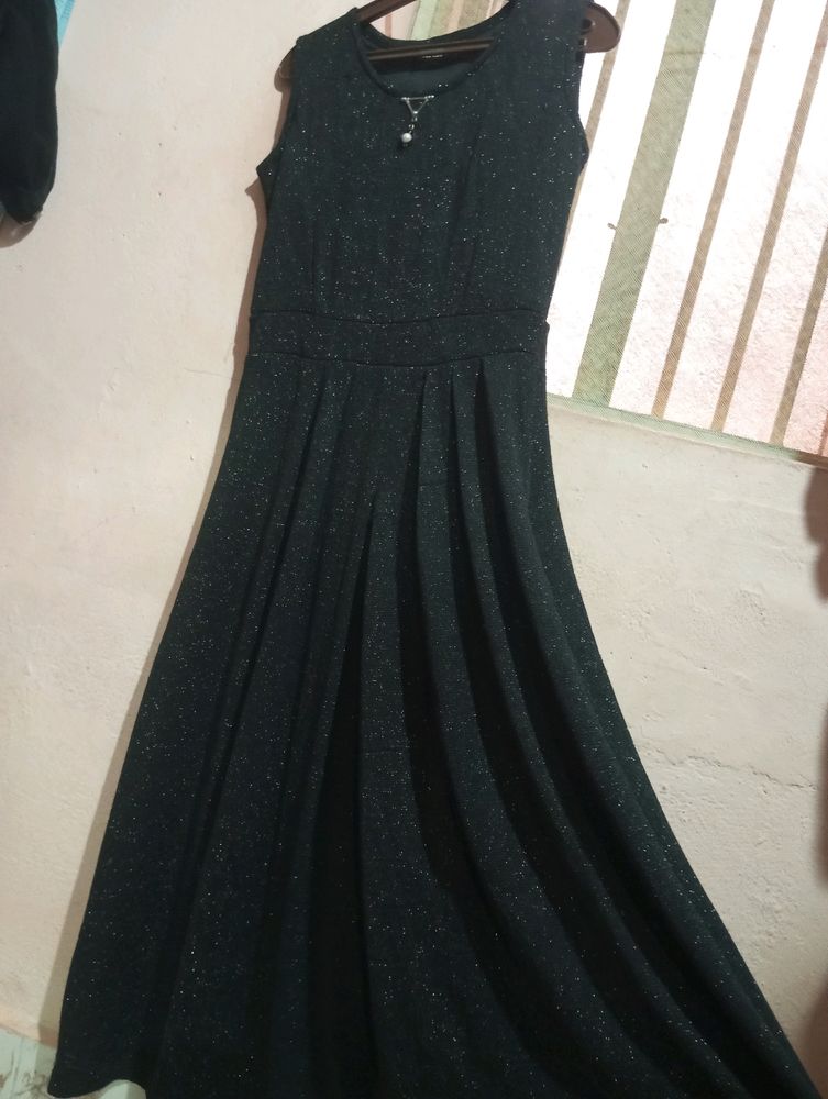 ⚫Black⚫ Shimmery Long Gown Size:Xl.