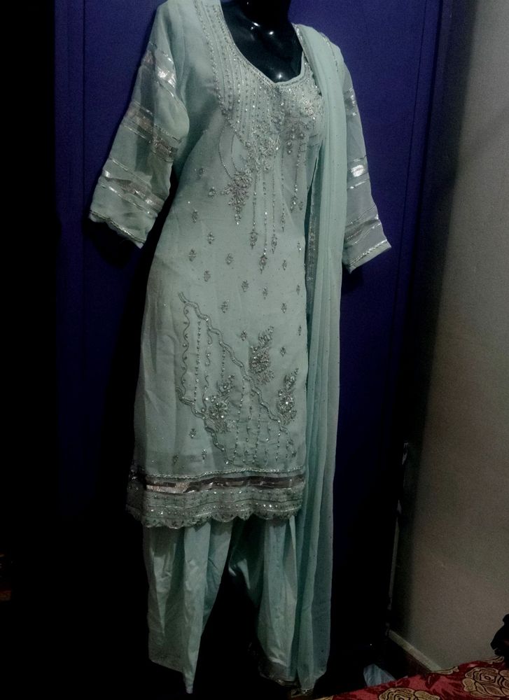 Embroidery work Kurta set Size issue