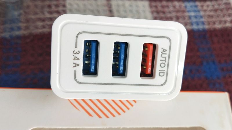 Triple USB Charger With Auto Id