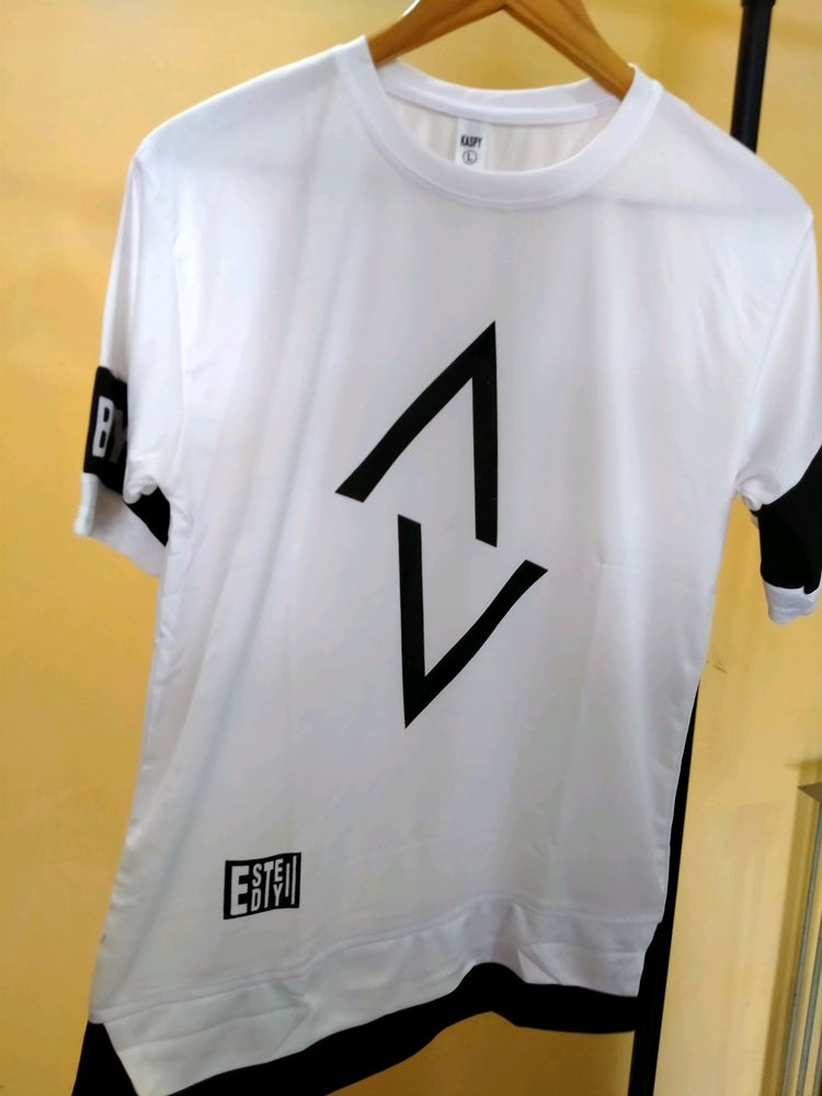 Beautiful White Tshirt For Men And Women