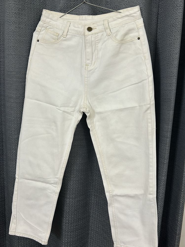 White mom fit pants