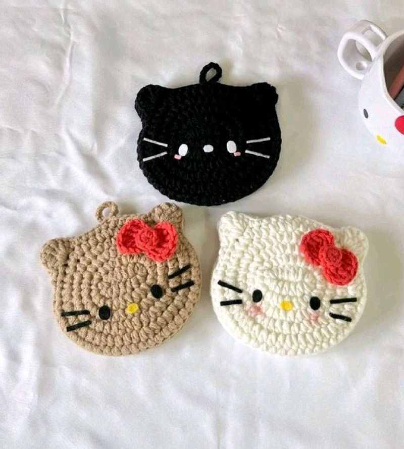 Crochet Hello Kitty Pouch/Earphone Case!!