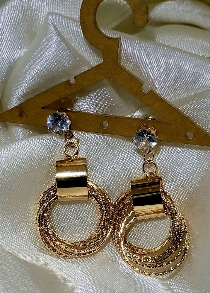 Hanging Round Earrings Golden