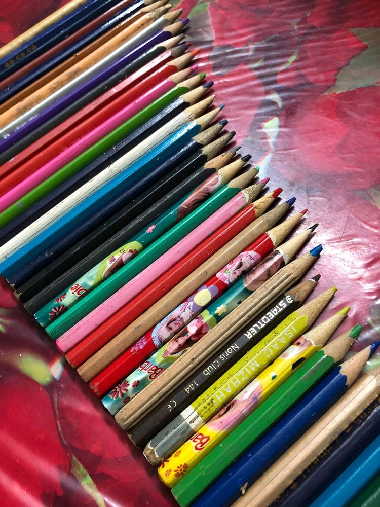 FREE POUCH WITH COLOUR PENCILS FOR SALE!!!!