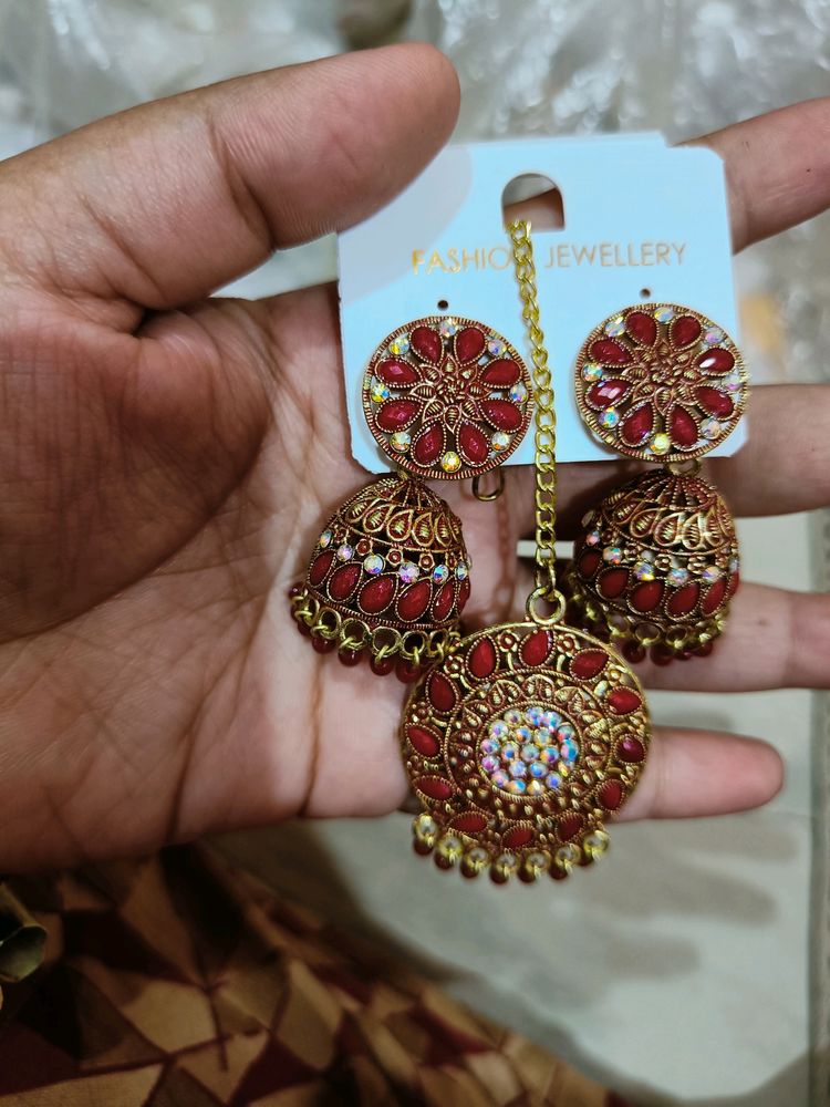 Jhumka With Maang Tikka