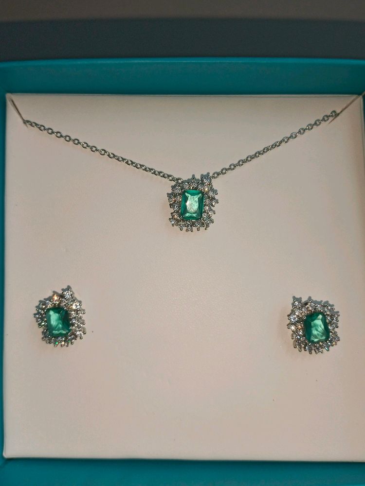 Beautiful Emerald Set