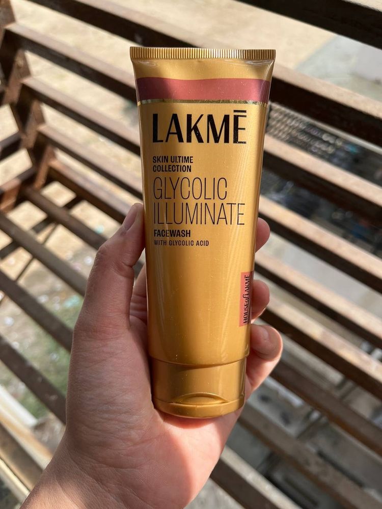 Lakme Glycolic Illuminate Facewash