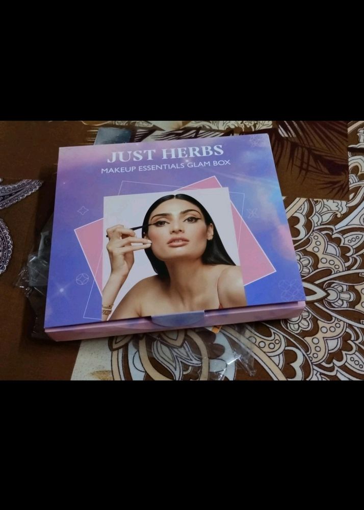 Just Herbs Makeup Kit