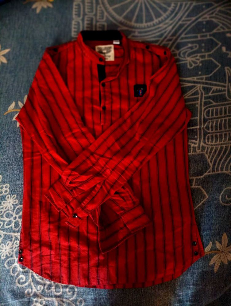 Stylish T-shirt In Red With Dark Blue Strips