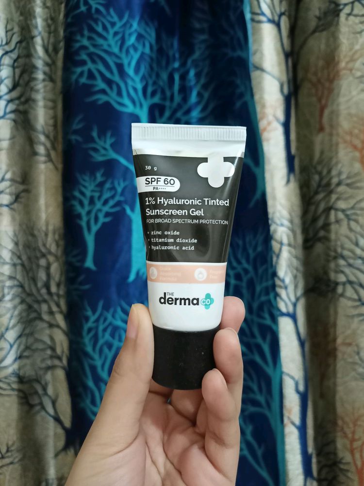 1% Hyaluronic Acid Tinted Sunscreen - The Derma Co