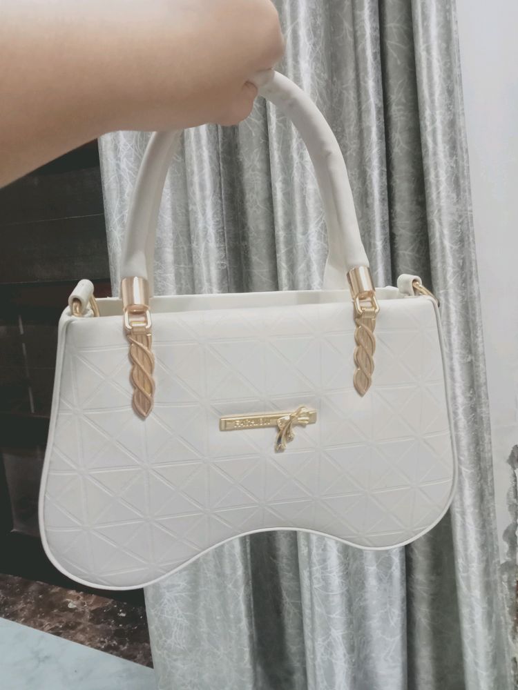 Beautiful White Handbag 🤍