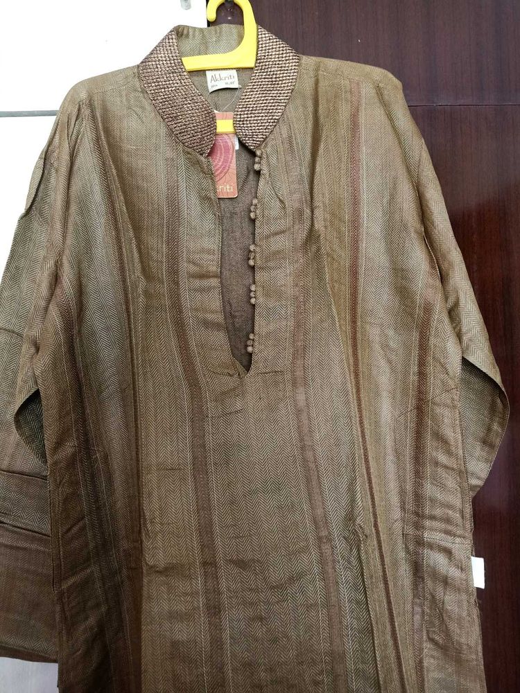 Akkriti Kurta