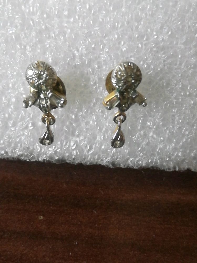 Small Ad Stone Earrings