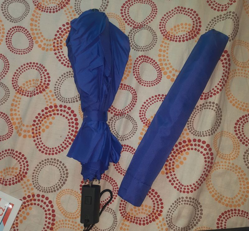 Blue Umbrella (New) with Cover