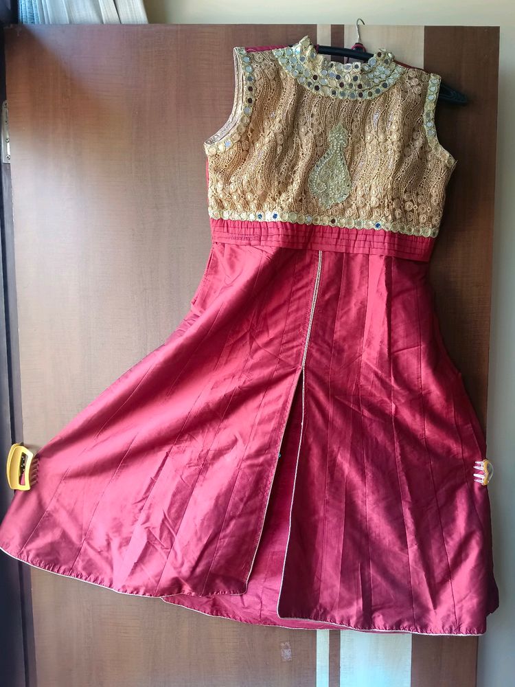 Beautiful Kurti With Mirror Work On Neck