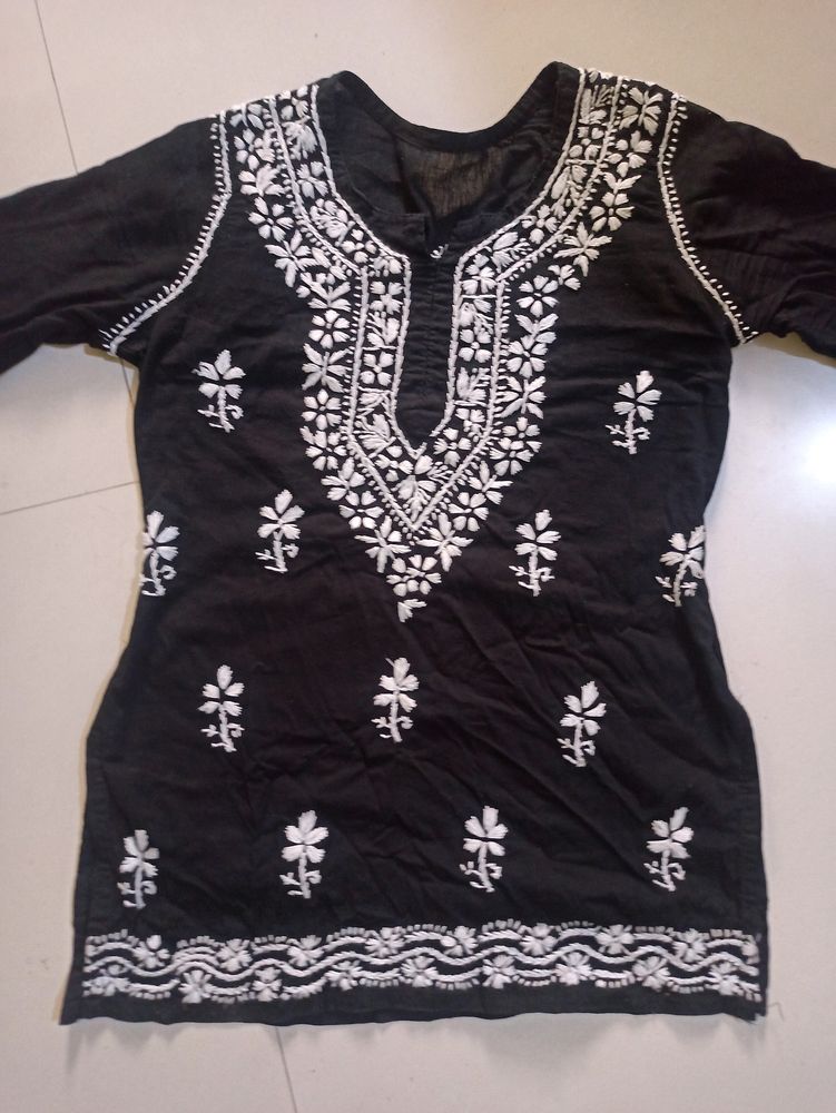 Short Chikan Kari Kurti