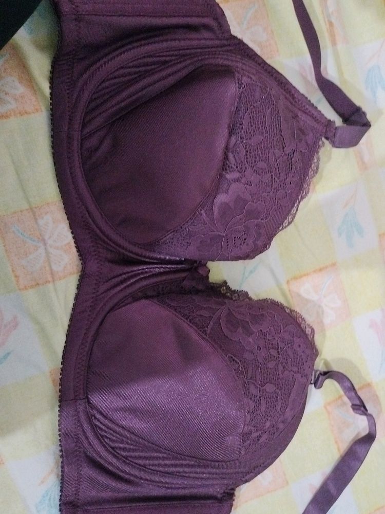 avon Fashion Under Wire Bra .