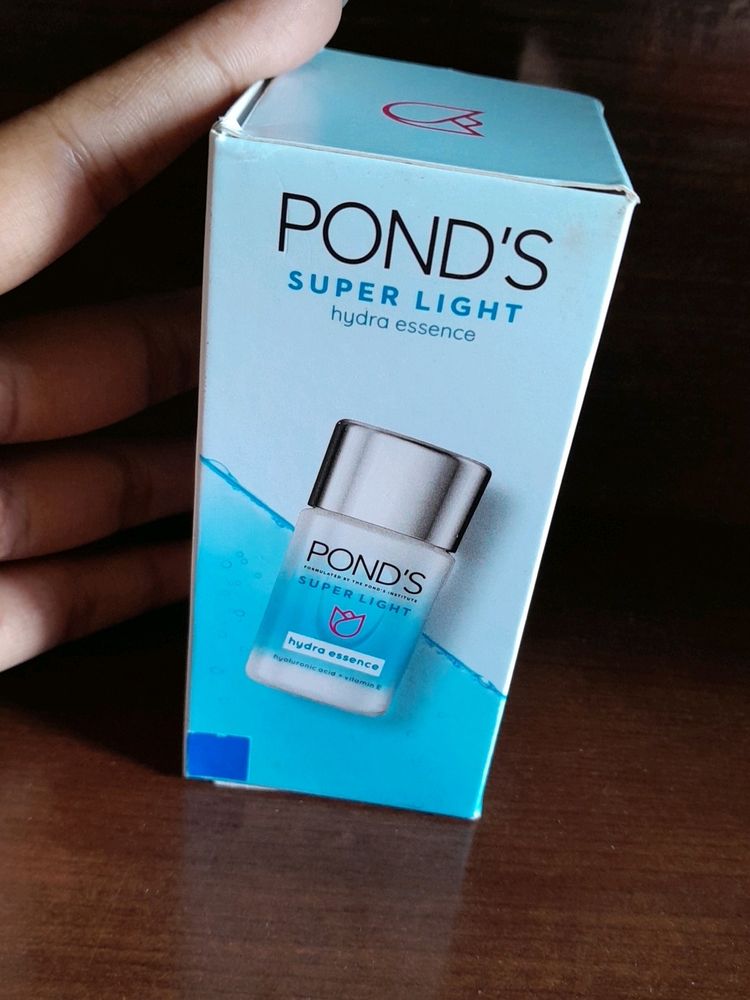 Pond's Light Hydra Essence