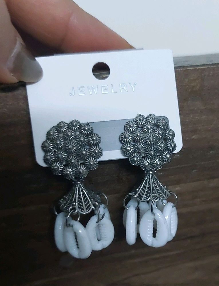 Beautiful Silver Earnings with White Hanging Shell